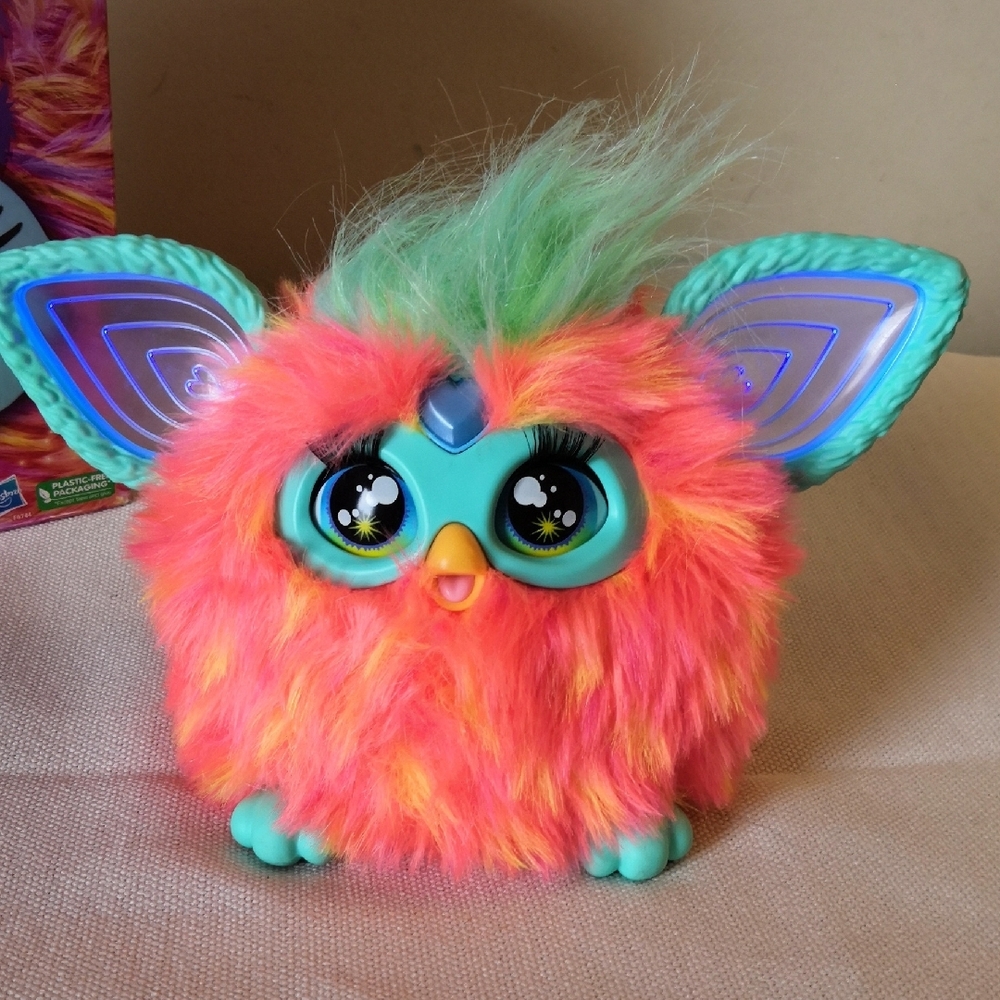Furby Coral Interactive Singing Toy with Colorful Fur 2023 - Picture 2 of 8